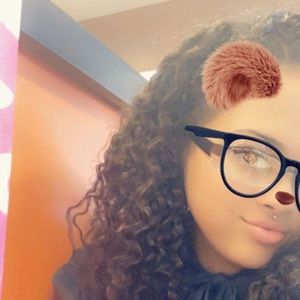 Meet your Posher, Kendra